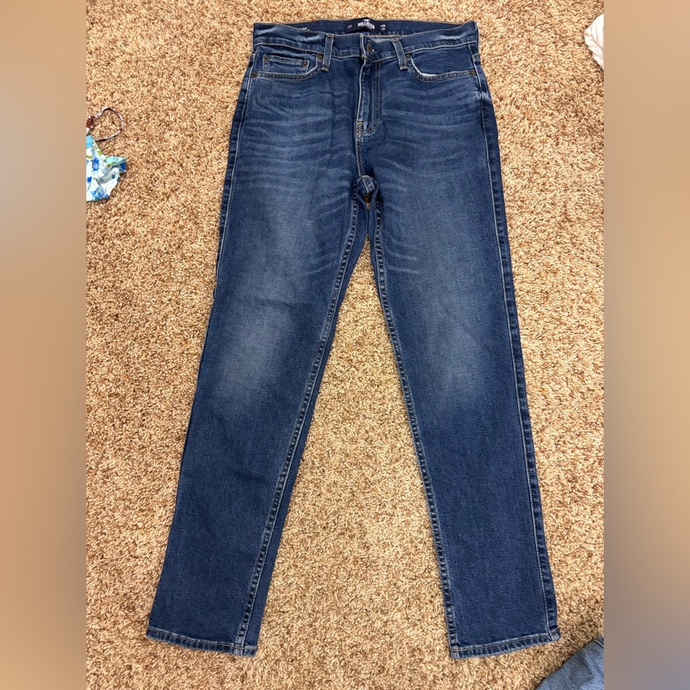 LOT OF HOLLISTER JEANS. 2 pairs of jeans. Dad jean and low rise baggy